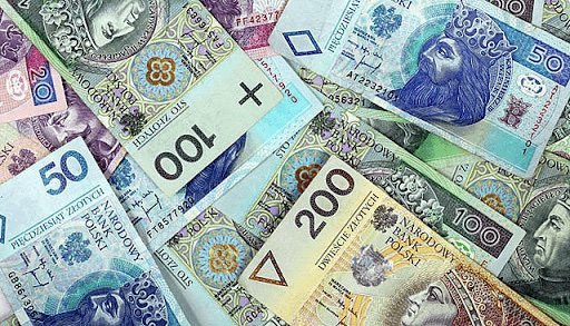 Скільки грошей потрібно мати для в’їзду до Польщі: вимоги до фінансової спроможності