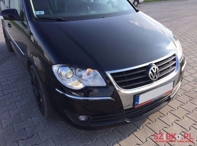 2007' Volkswagen Touran photo #1