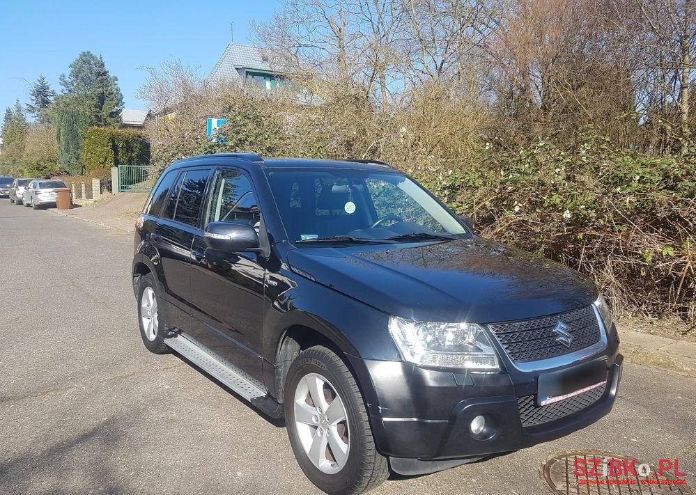 2010' Suzuki Grand Vitara photo #1