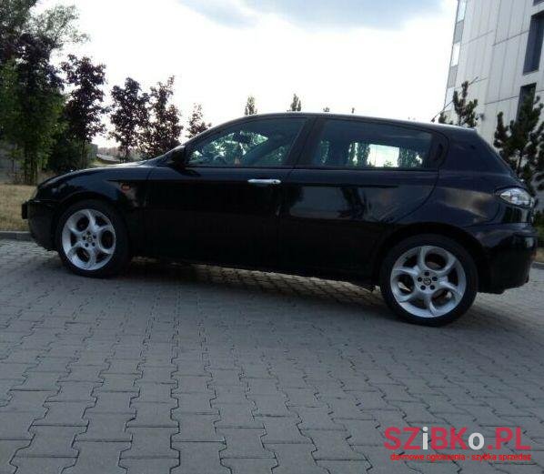 2001' Alfa Romeo 147 photo #1