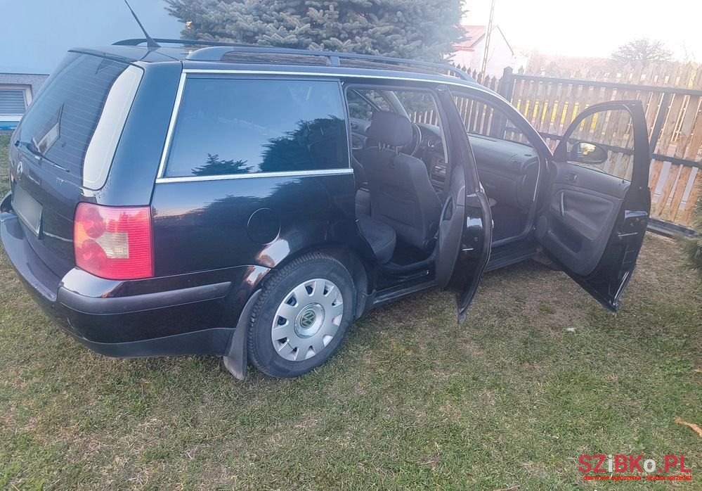 2004' Volkswagen Passat 1.9 Tdi Basis photo #4