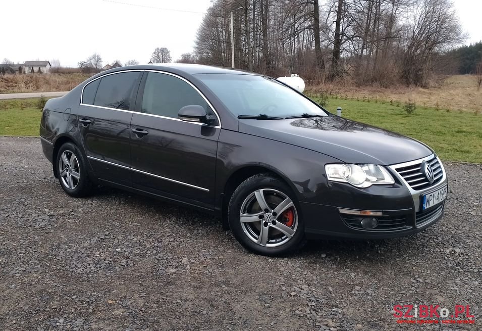 2005' Volkswagen Passat photo #2