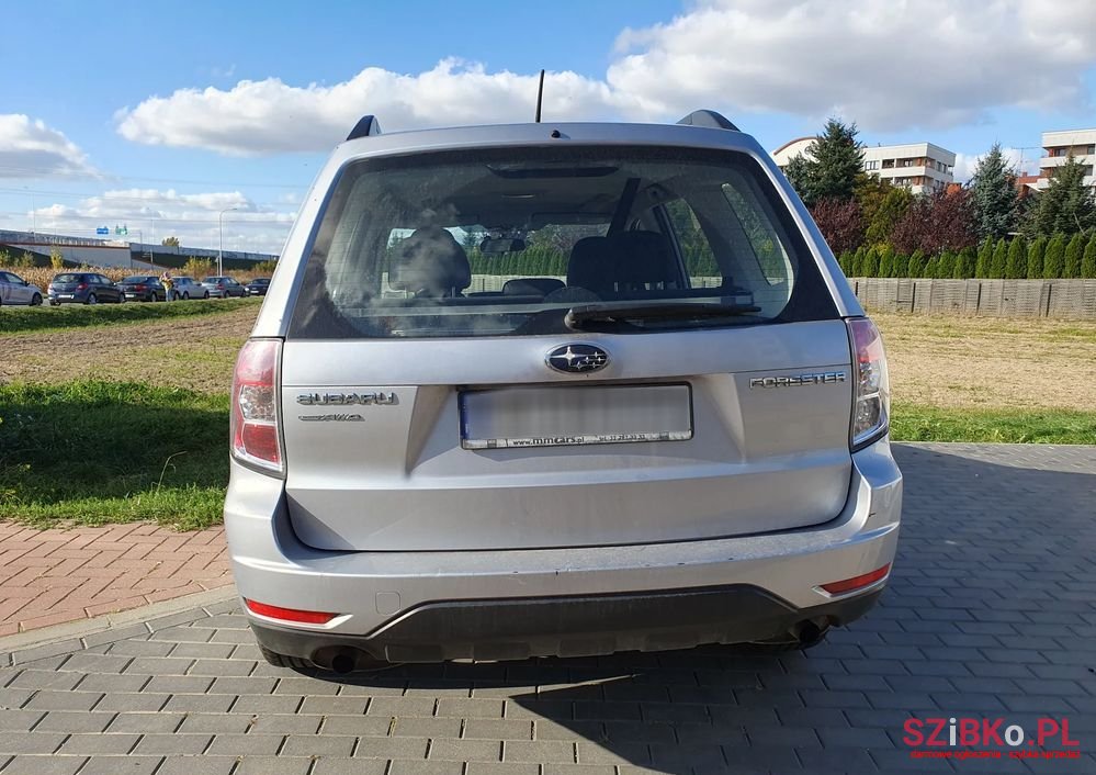 2011' Subaru Forester photo #4