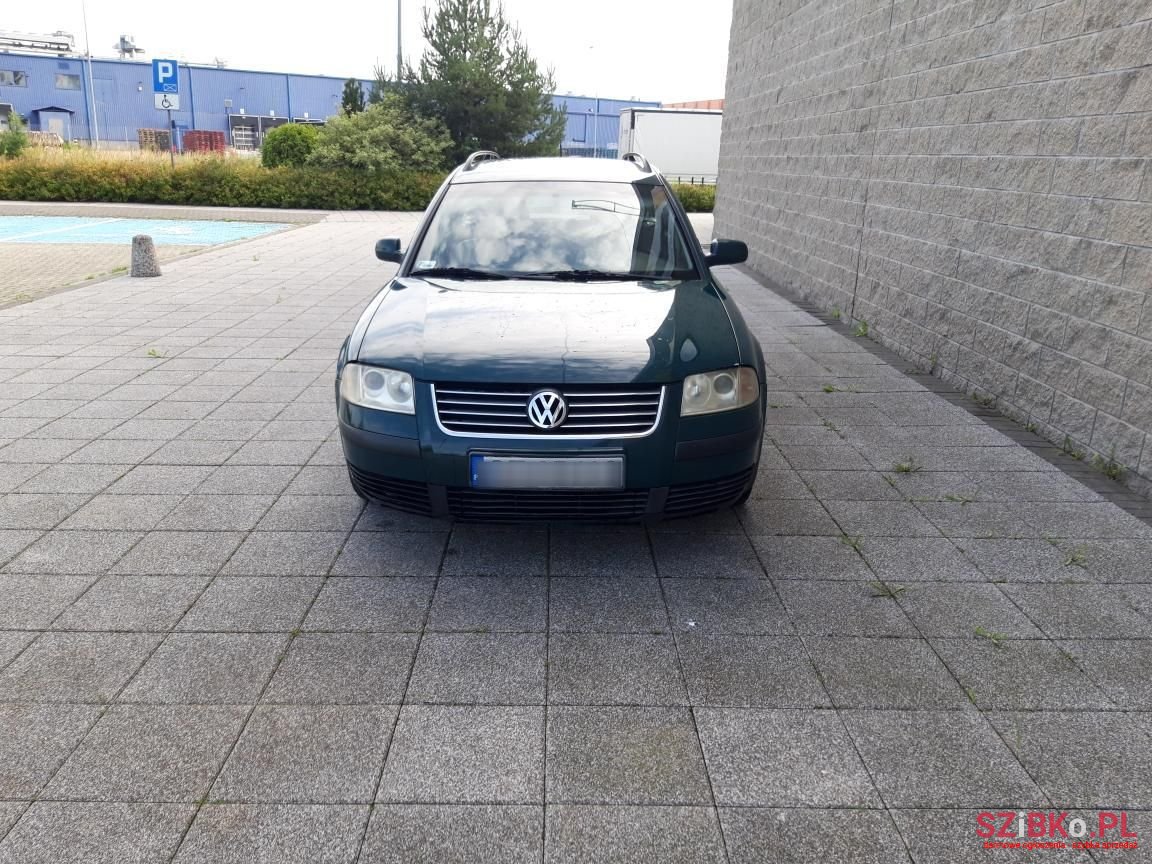 2001' Volkswagen Passat photo #5