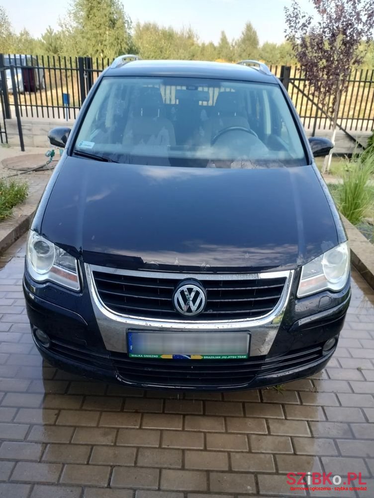 2008' Volkswagen Touran 1.4 Tsi Conceptline photo #2