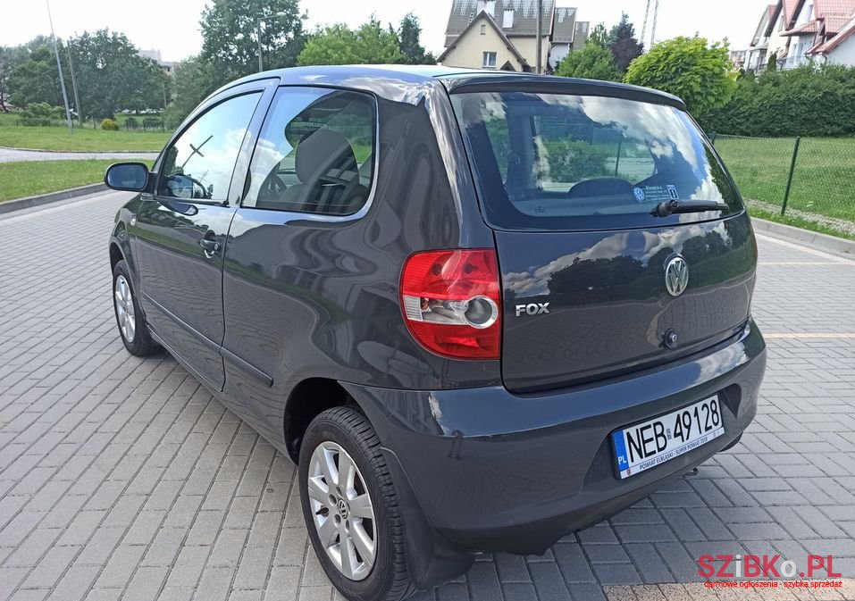 2005' Volkswagen Fox photo #3