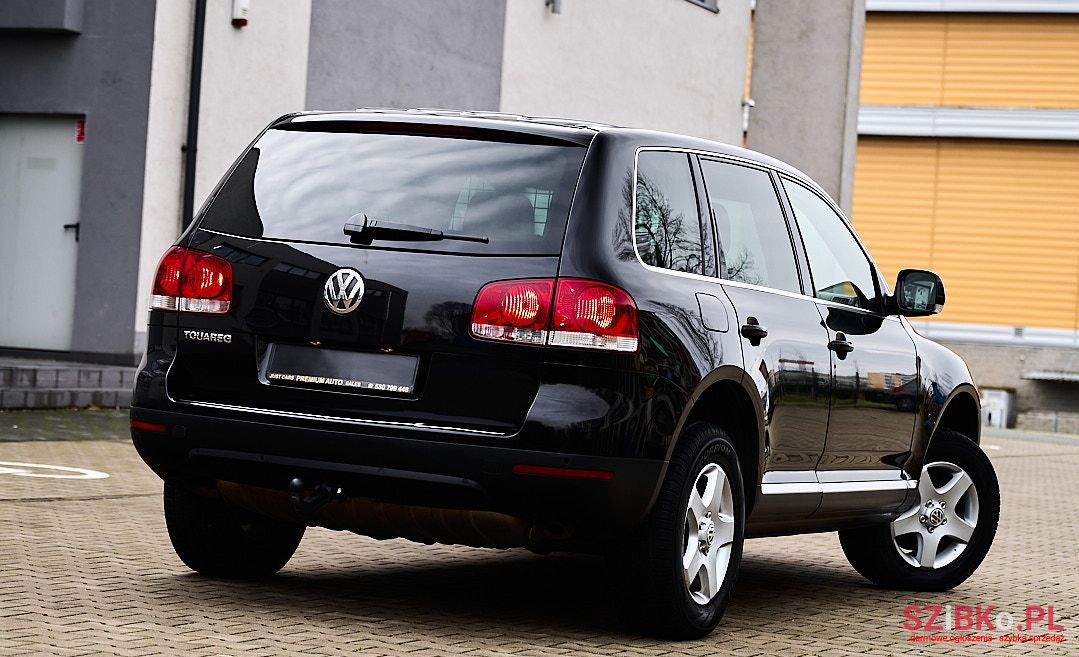 2005' Volkswagen Touareg photo #4