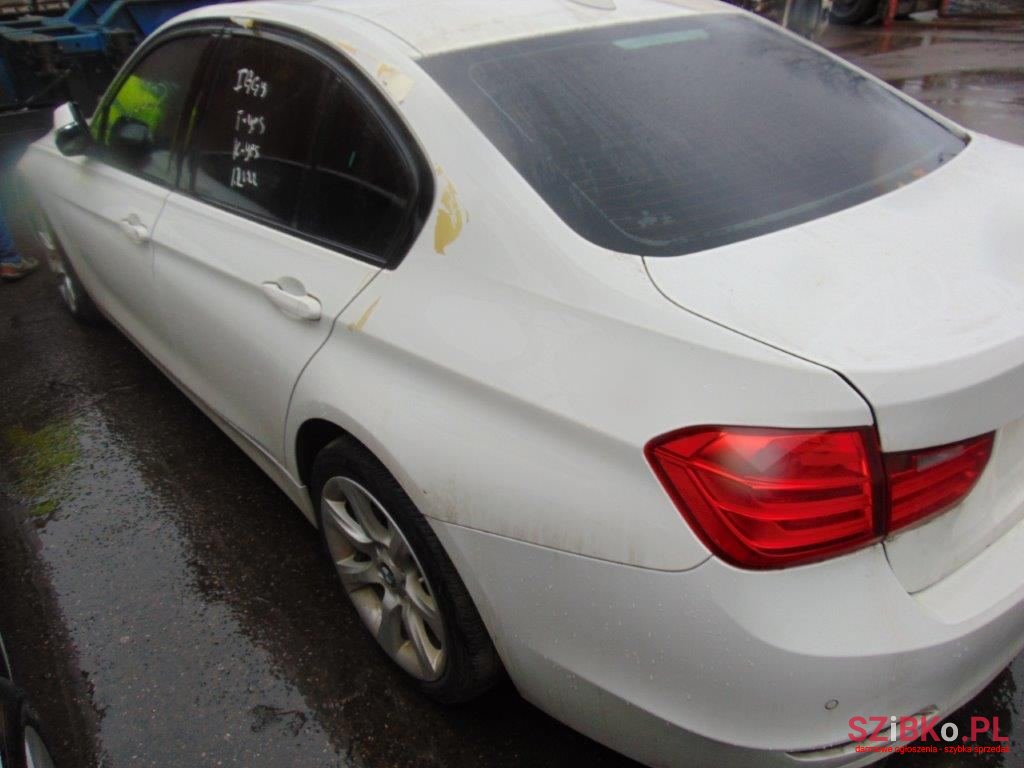 2015' BMW 3 Series 320 photo #6