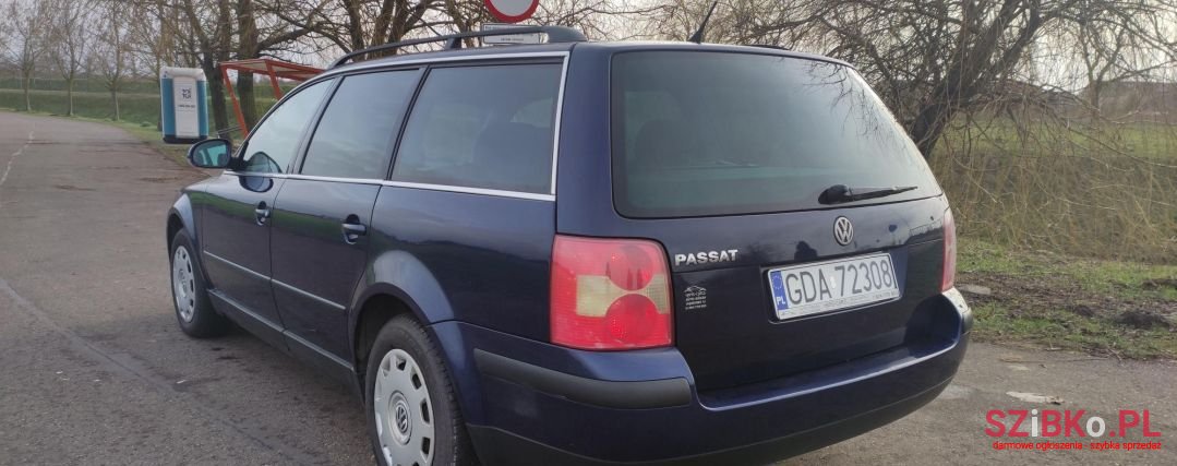 2004' Volkswagen Passat photo #5