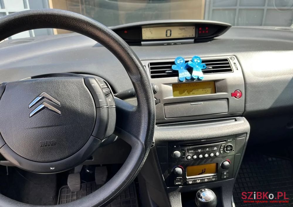 2008' Citroen C4 photo #4
