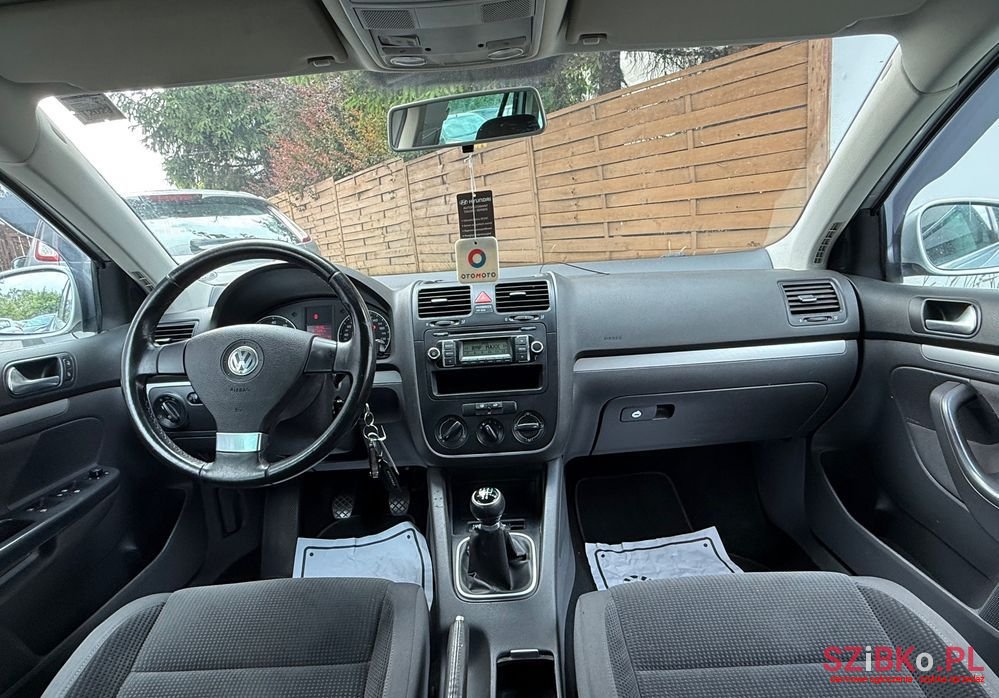 2009' Volkswagen Golf photo #6