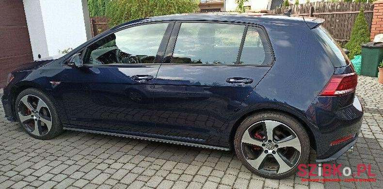 2018' Volkswagen Golf photo #1