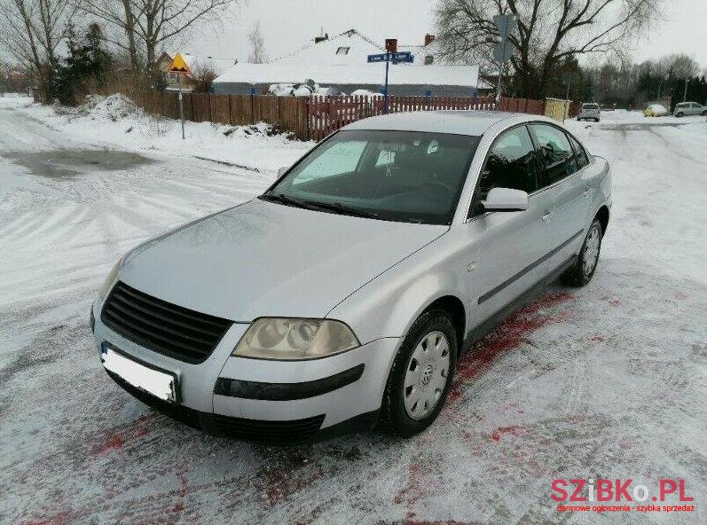 2002' Volkswagen Passat photo #1