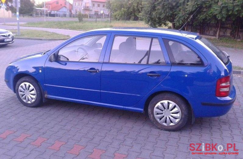 2002' Skoda Fabia photo #2