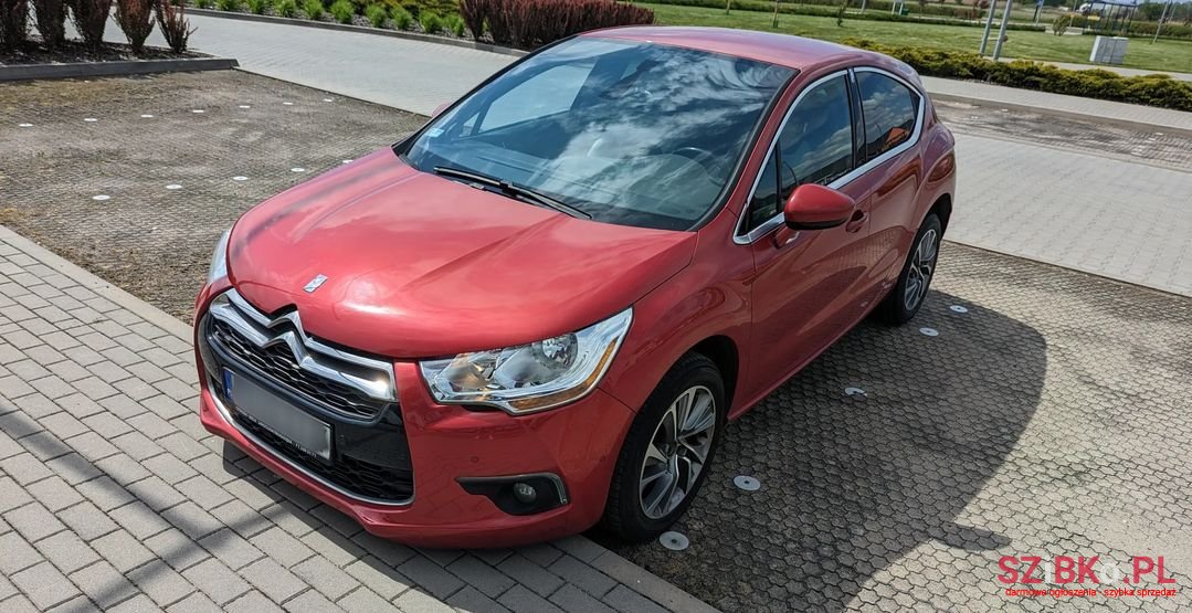 2011' Citroen DS4 photo #1