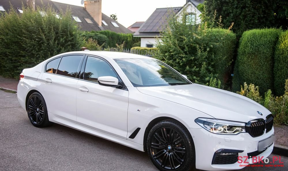 2019' BMW 5 Series 520D Xdrive Sport photo #3