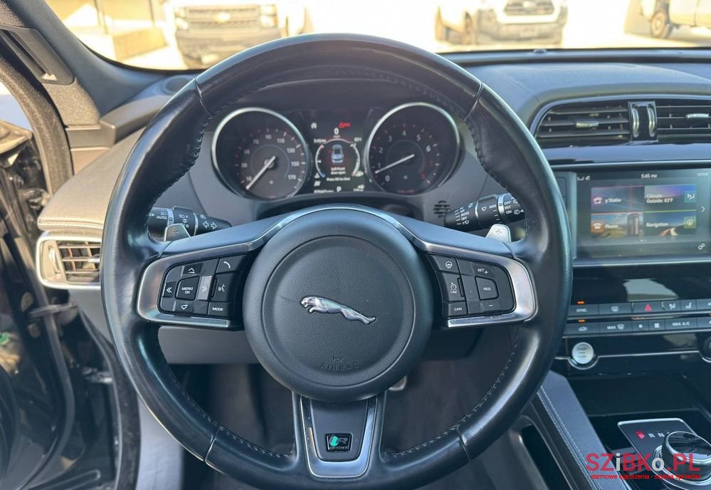 2019' Jaguar F-Pace P250 Awd photo #5