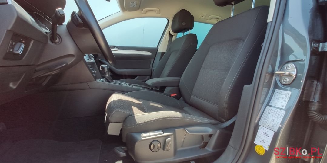 2016' Volkswagen Passat photo #4