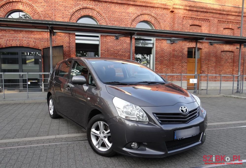 2009' Toyota Verso photo #1