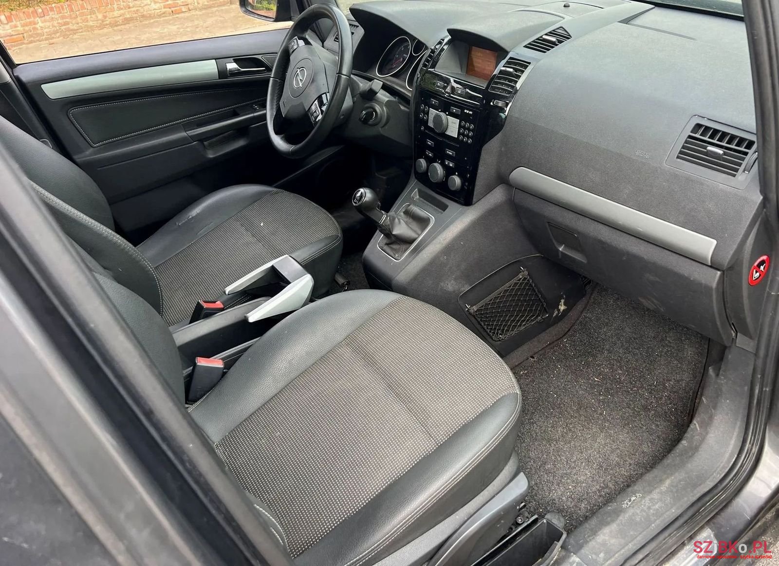 2011' Opel Zafira photo #2