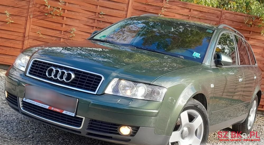2001' Audi A4 Avant photo #2