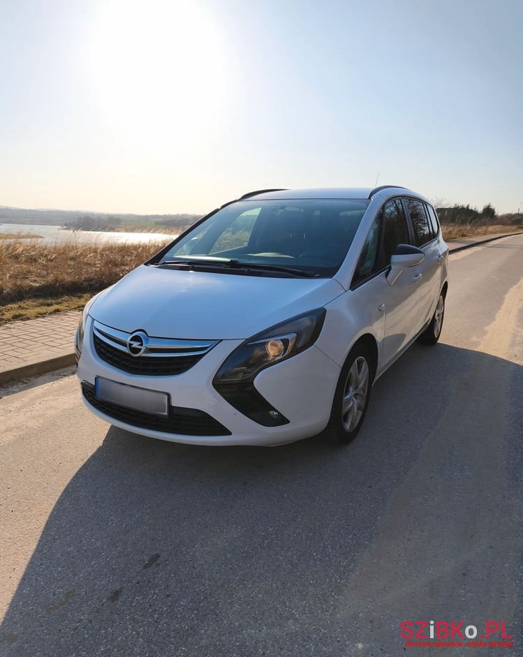 2013' Opel Zafira photo #1