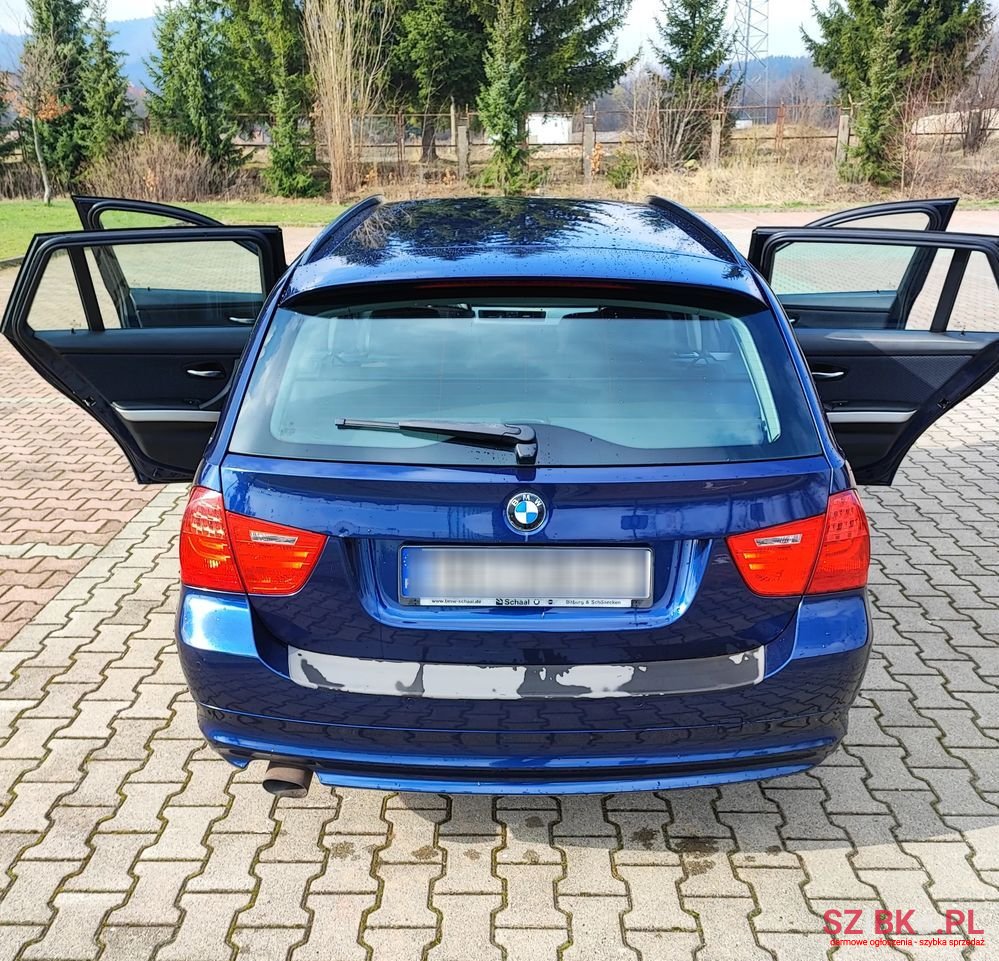 2010' BMW 3 Series photo #6