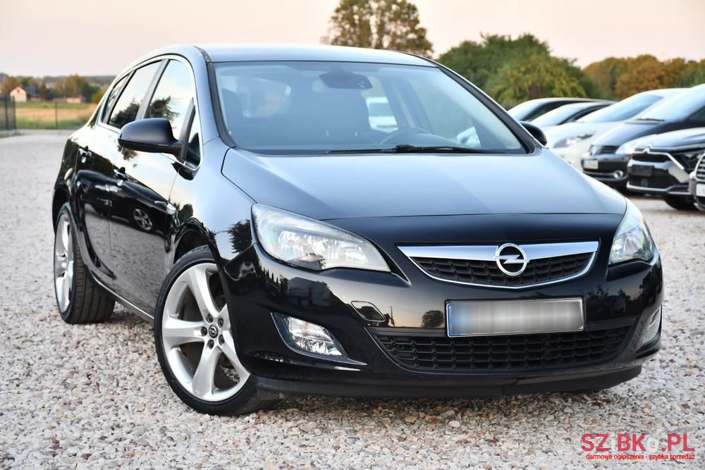2010' Opel Astra 1.6 Sport photo #1