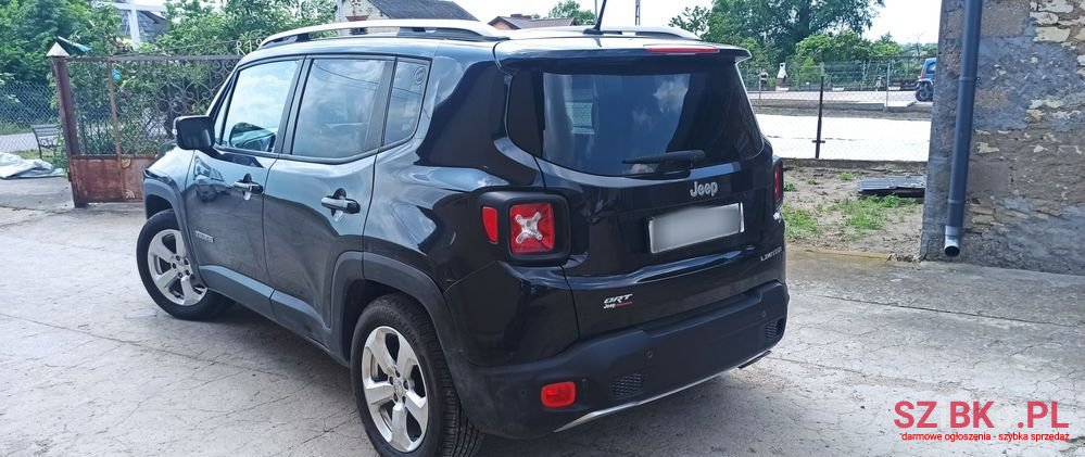 2017' Jeep Renegade photo #4