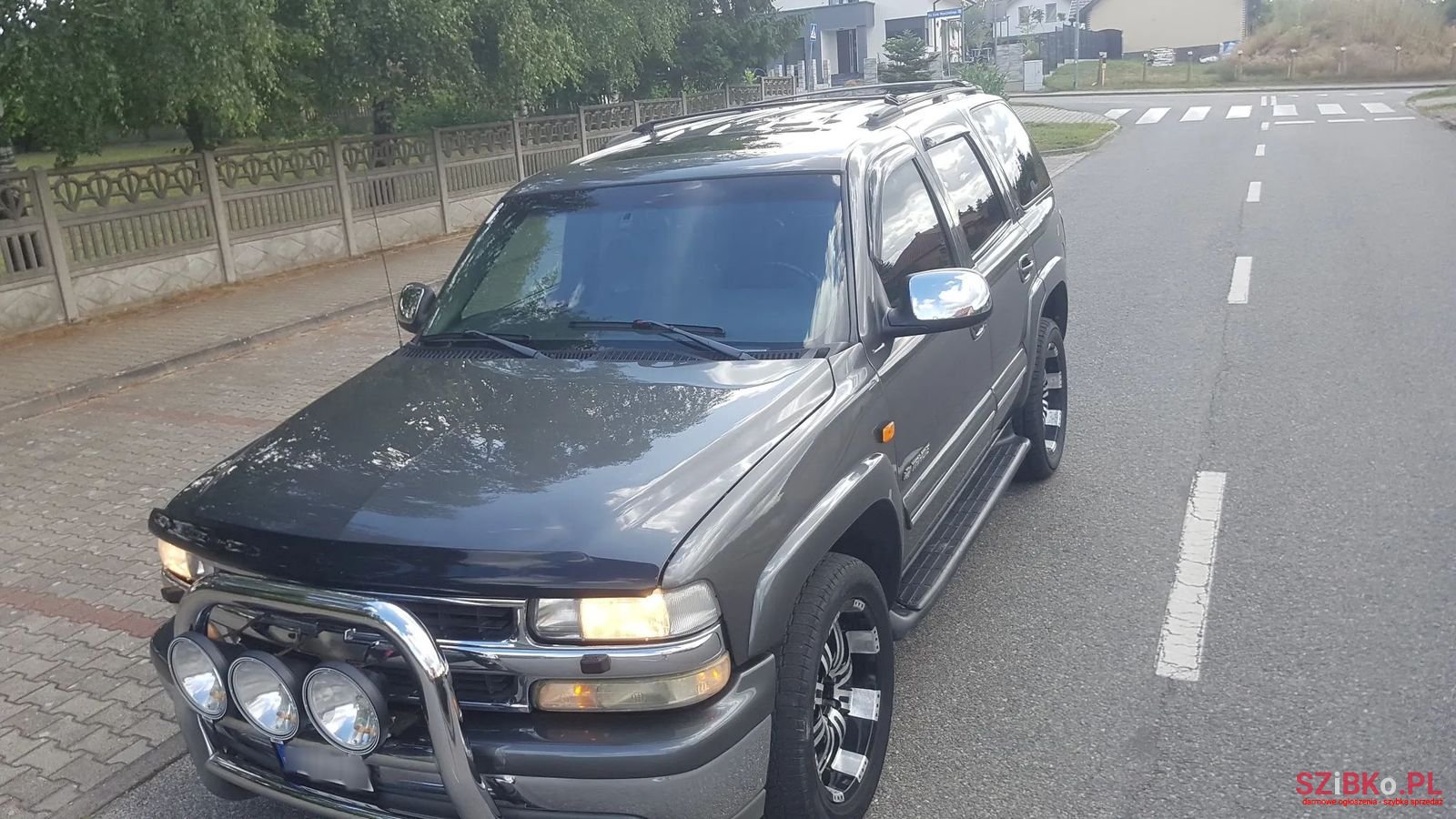 2001' Chevrolet Tahoe photo #2
