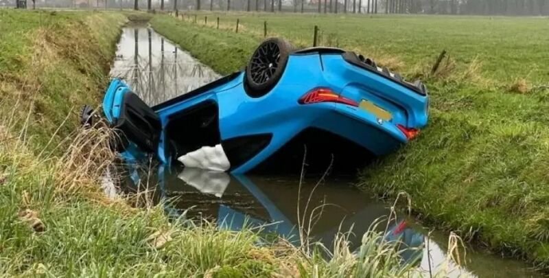 Новітній спорткар BMW за $225 000 розбили під час журналістського тест-драйву