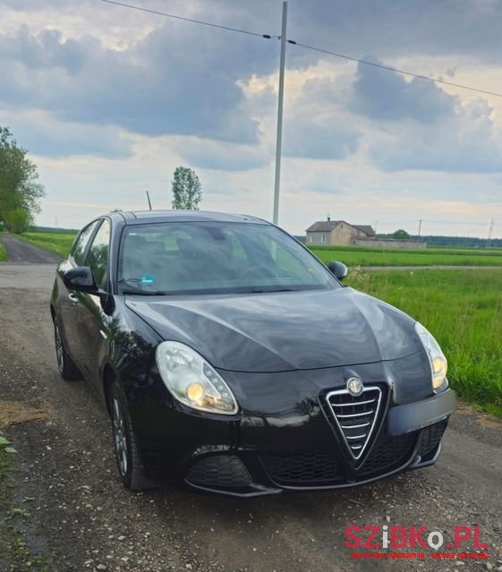 2011' Alfa Romeo Giulietta photo #4