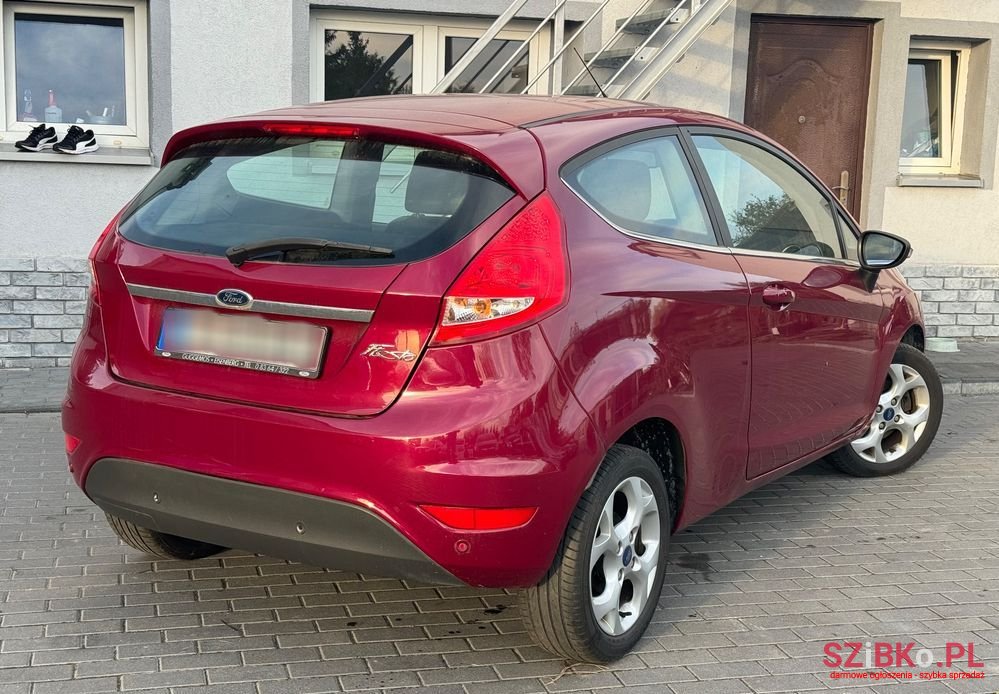 2011' Ford Fiesta 1.6 Titanium photo #3