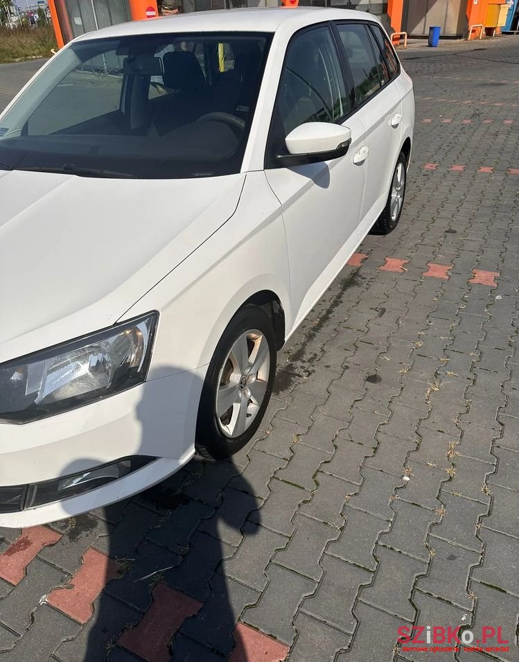2017' Skoda Fabia 1.4 Tdi Ambition photo #4
