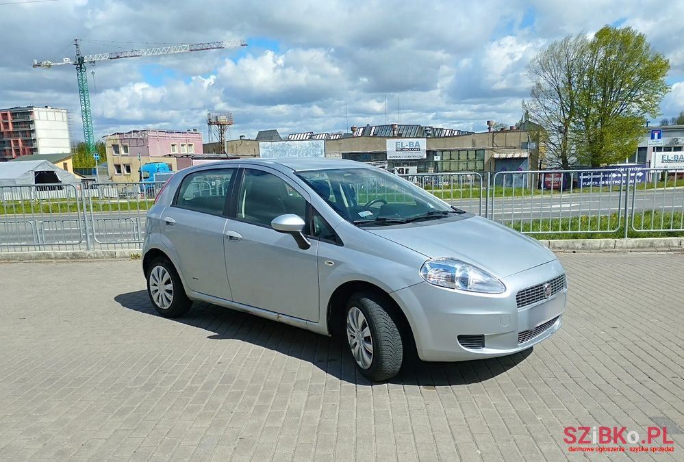 2009' Fiat Grande Punto 1.4 8V Active photo #2