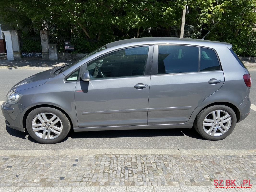 2009' Volkswagen Golf Plus photo #2