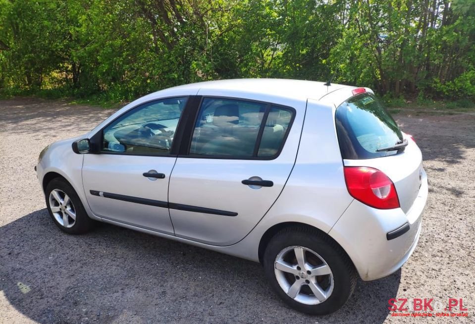 2006' Renault Clio photo #4