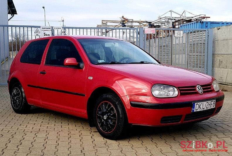 2001' Volkswagen Golf photo #1