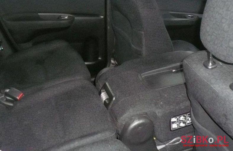 2005' Honda FR-V photo #3