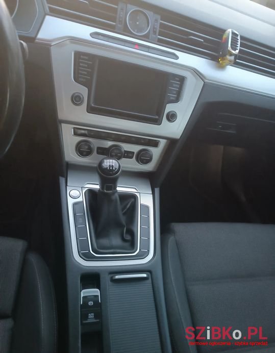 2016' Volkswagen Passat photo #6