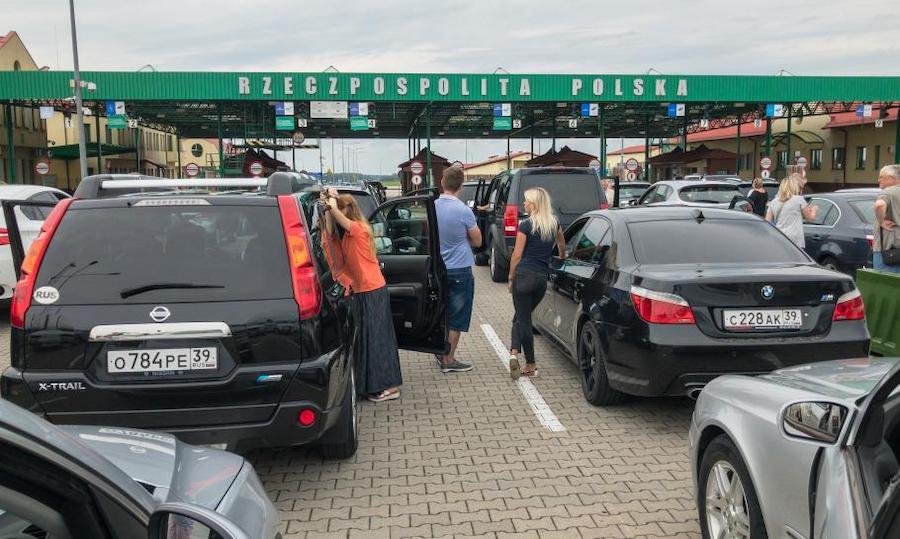 Żaden samochód zarejestrowany w Rosji nie wjedzie do Polski. Kierowcy będą zawracani na granicy