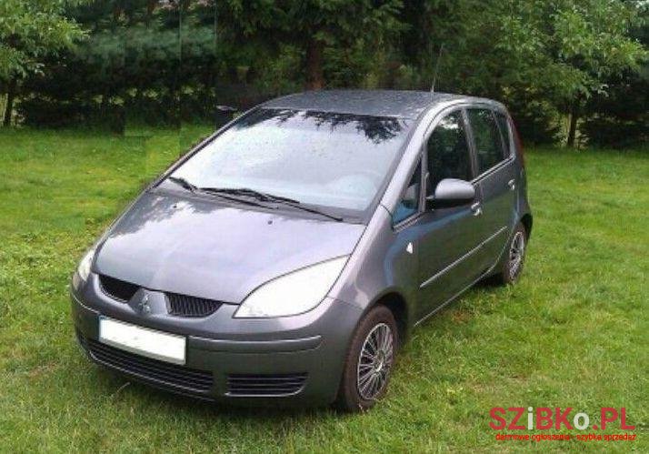 2008' Mitsubishi Colt photo #2