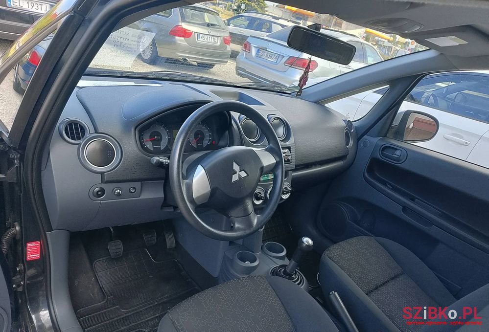 2009' Mitsubishi Colt photo #6