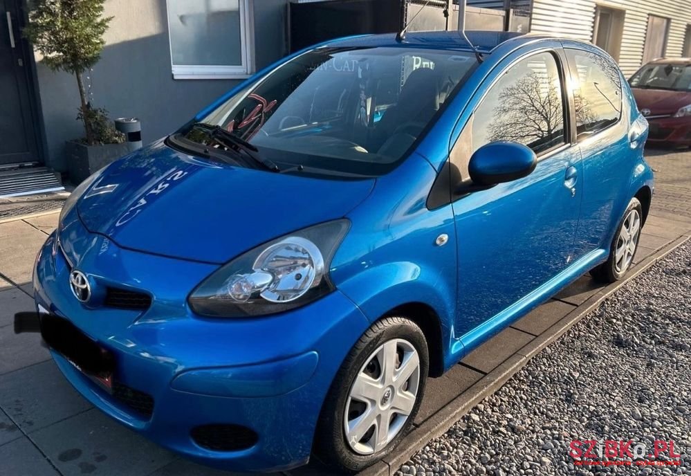 2010' Toyota Aygo Coolblue photo #1