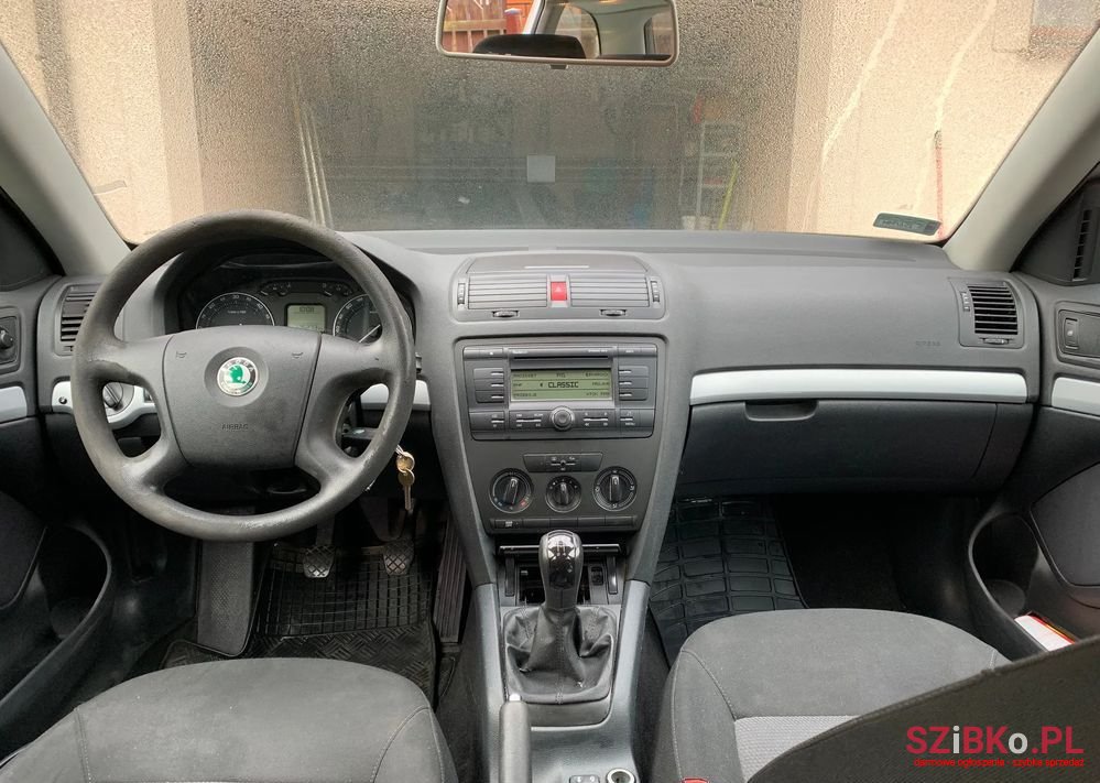 2008' Skoda Octavia 1.9 Tdi Ambiente photo #2