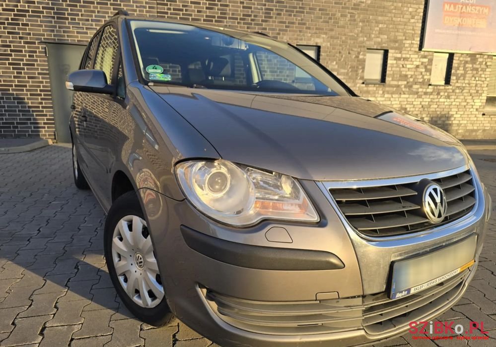 2008' Volkswagen Touran photo #1