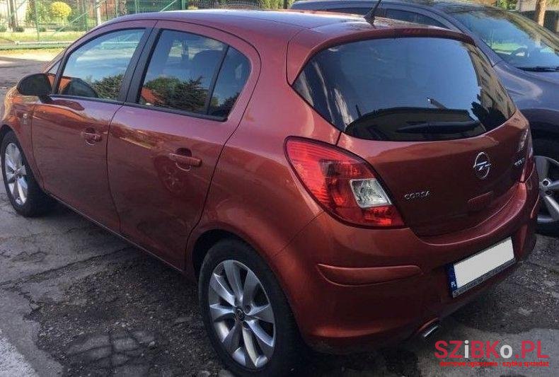 2012' Opel Corsa photo #2