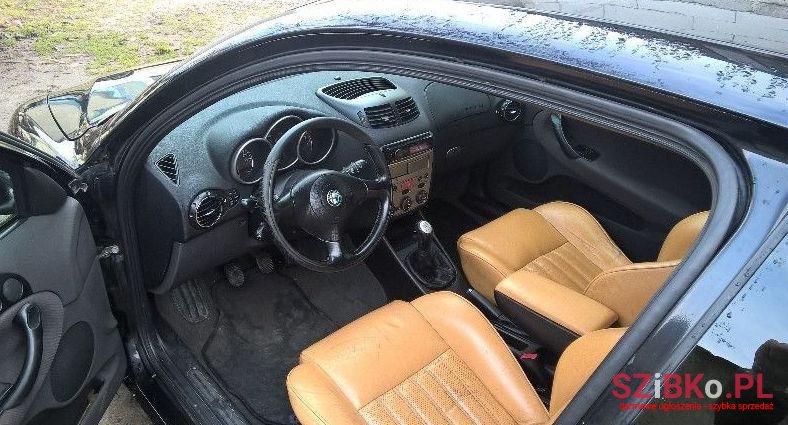 2000' Alfa Romeo 147 photo #2