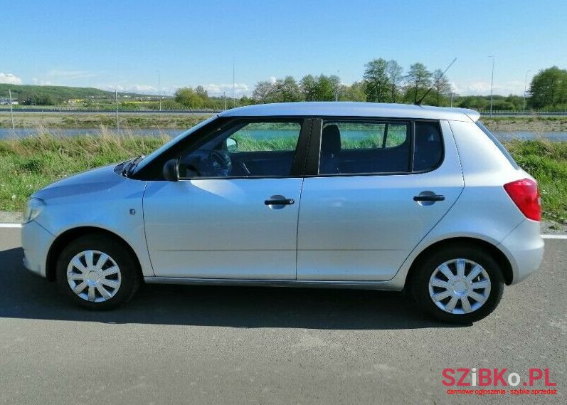 2008' Skoda Fabia photo #1