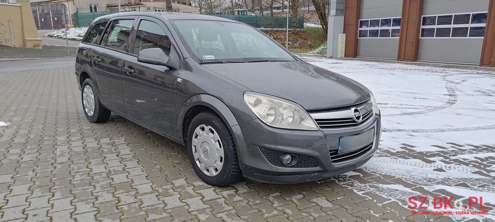 2010' Opel Astra photo #1